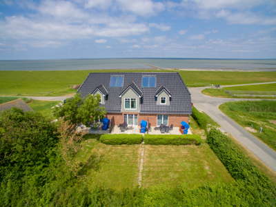 Das Haus am Meer aus der Luft, Blick nach Norden.